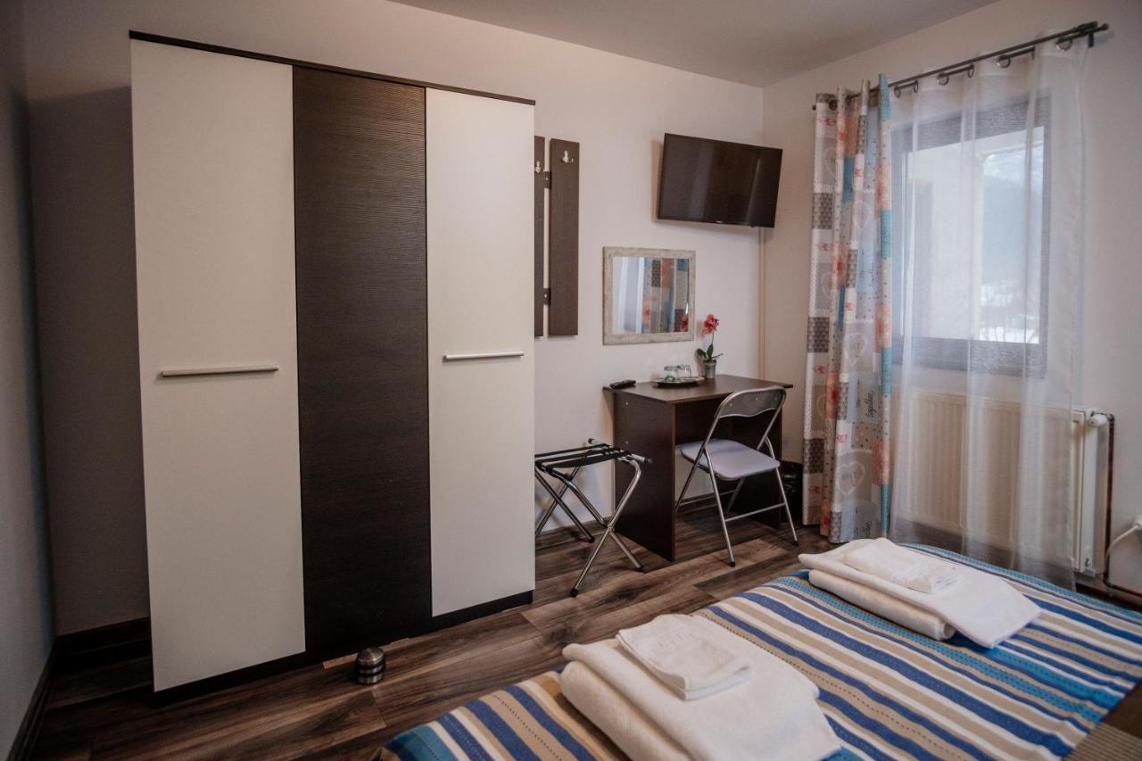 מלון קאמפולונג מולדובנסק Casa Hugo מראה חיצוני תמונה
